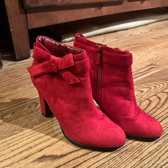EUC! Cherry Perfect Holiday Red Bow Ankle Booties. By Impo. Size 6 - Picture 5 of 12